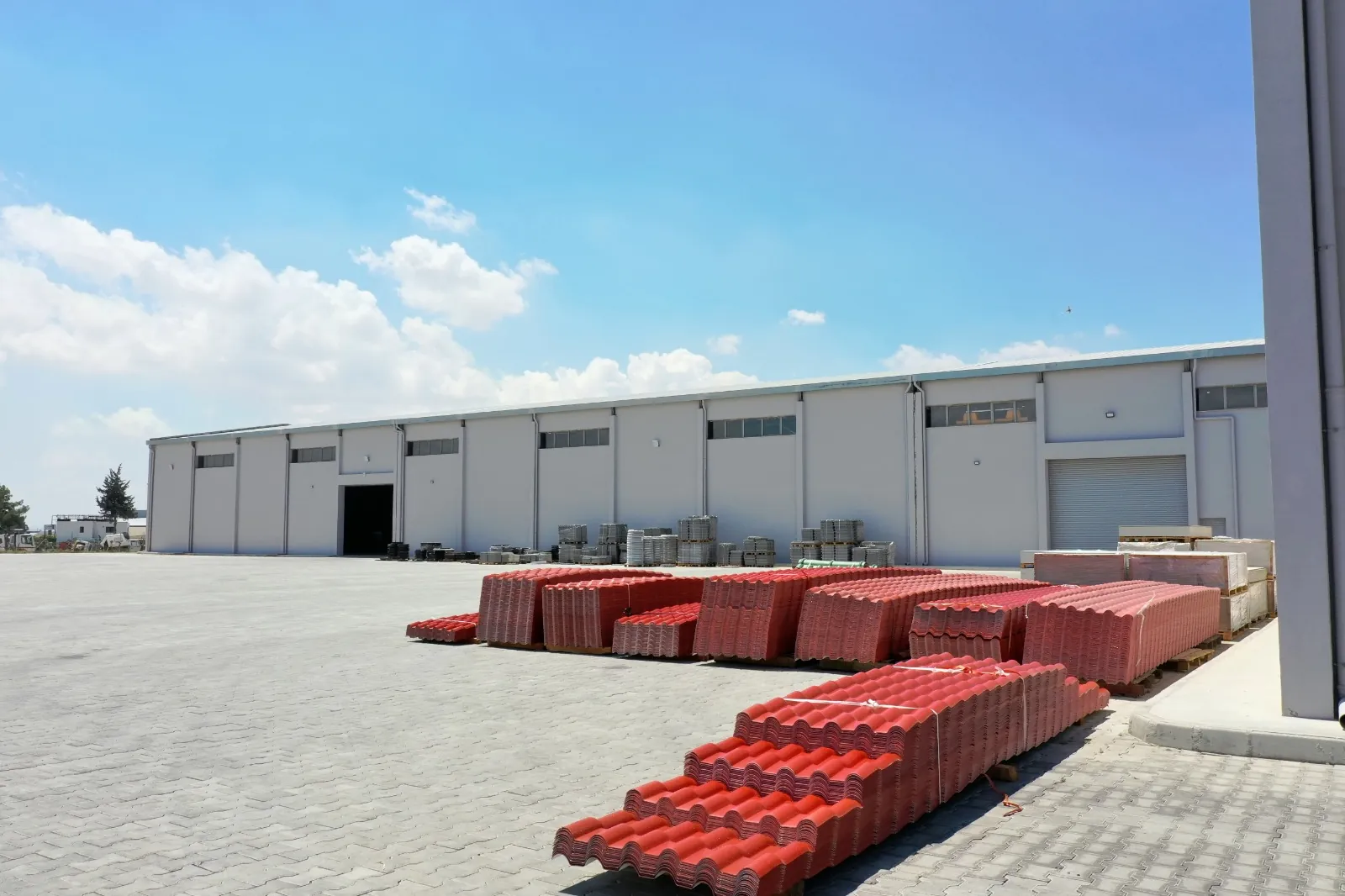 Ergüden Depo Dış Alanı ve Polimer Çatı Kiremitleri