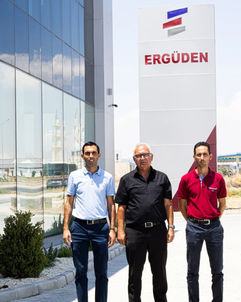 Ergüden Ticaret Ltd. yönetim ekibi merkez ofis önünde